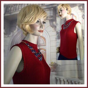 St. John Sweater Size Medium 8 to 10 Cranberry Red Santana Knit Sleeveless